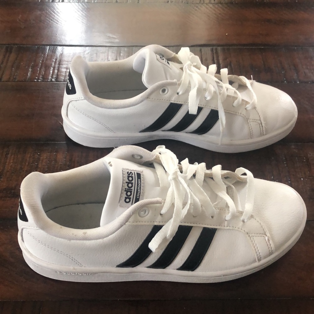 Adidas Tennis Shoes ๐ - Picture 8 of 10